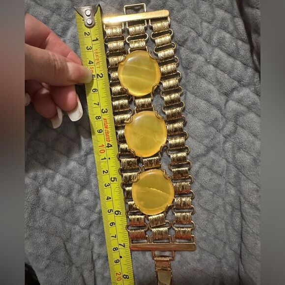Vintage Gold-Tone Bracelet with Yellow Resin Cabochons - Signed BR - Picture 14 of 17